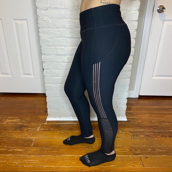 SOLD 90 Degree Black Leggings With Mesh M - Picture 3 of 6